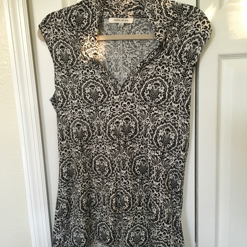 Sleeveless knit top